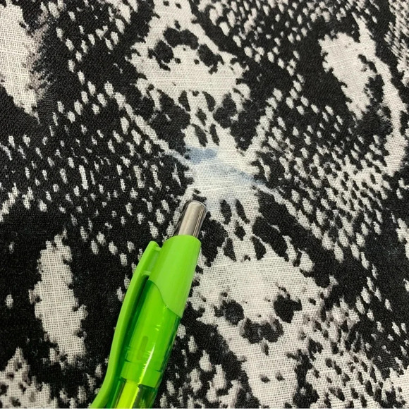 Calvin Klein Linen Blouse Top Woman 2X Snake Print Buttons Black White - Picture 12 of 12